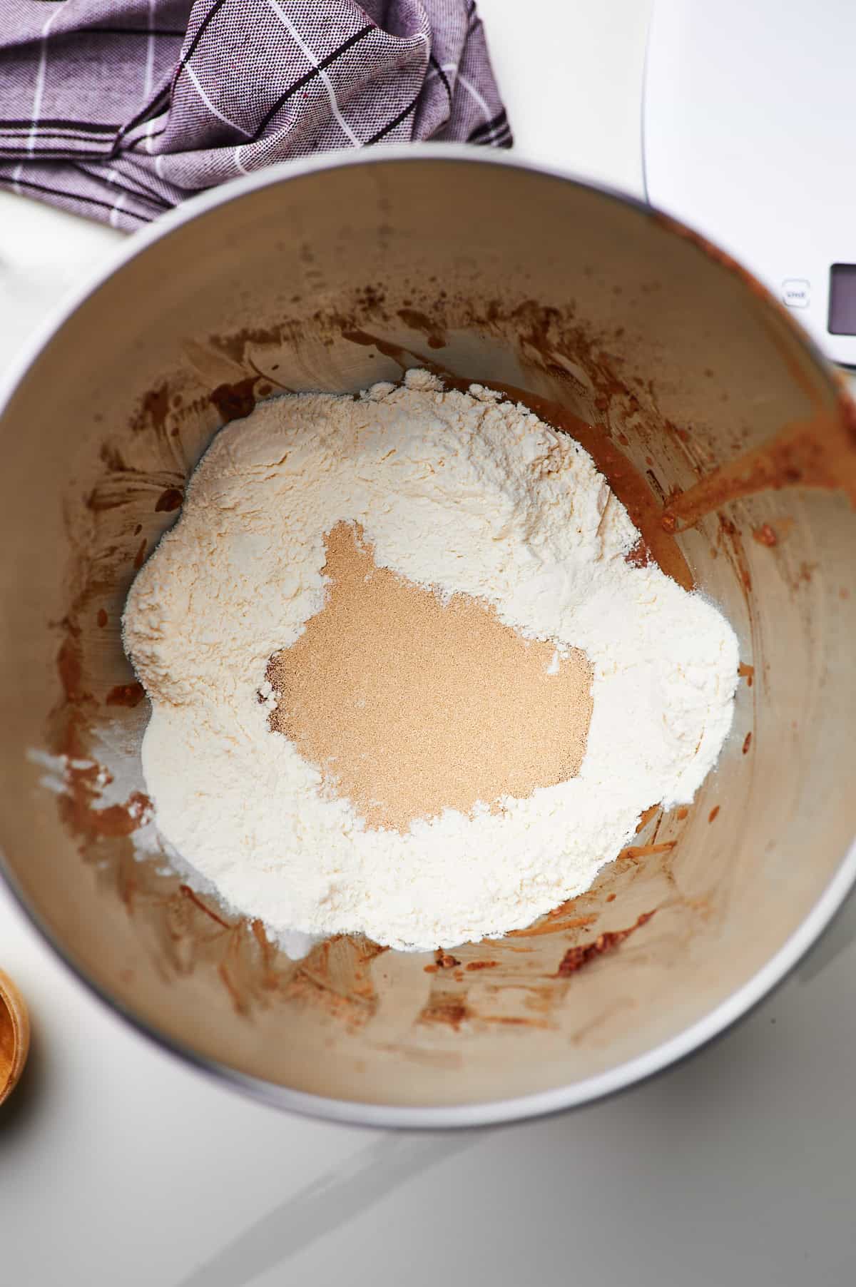 outback steakhouse bread ingredients in mixing bowl