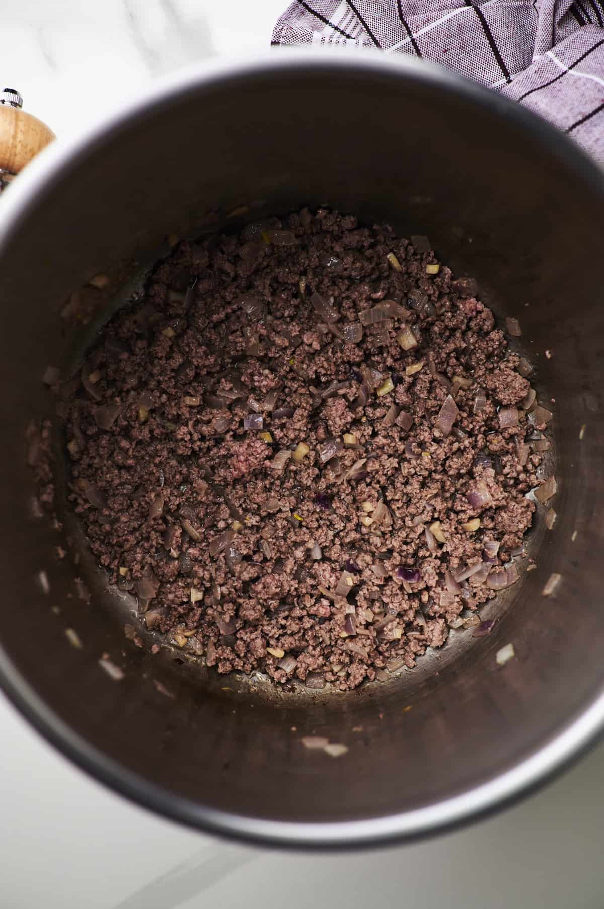 brown ground beef and onions in dutch oven