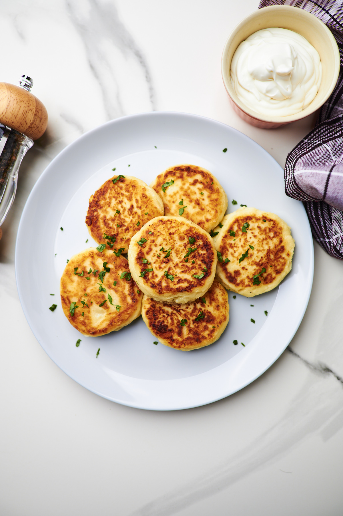 mashed potato patties with sour cream